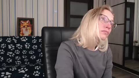 Snapshot of vikaericka chatting on 07/19/26, 03:21 Vika online show from 07/19/26, 03:21