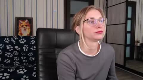 Snapshot of vikaericka chatting on 07/20/26, 10:39 Vika online show from 07/20/26, 10:39