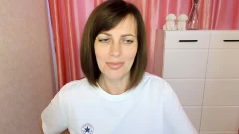 Snapshot of vikasoul chatting on 09/19/25, 09:43 Vika online show from 09/19/25, 09:43