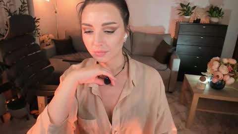 Snapshot of vikibellson chatting on 10/03/25, 06:38 Viki Bellson online show from 10/03/25, 06:38