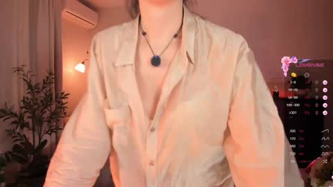 Snapshot of vikibellson chatting on 10/12/25, 06:51 Viki Bellson online show from 10/12/25, 06:51