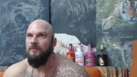 Snapshot of viking_me chatting on 11/28/25, 08:22 viking online show from 11/28/25, 08:22