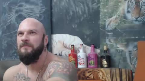 Snapshot of viking_me chatting on 12/01/25, 01:38 viking online show from 12/01/25, 01:38