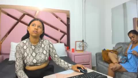 Snapshot of vikitomson chatting on 01/28/25, 12:11 vikiTomson online show from 01/28/25, 12:11