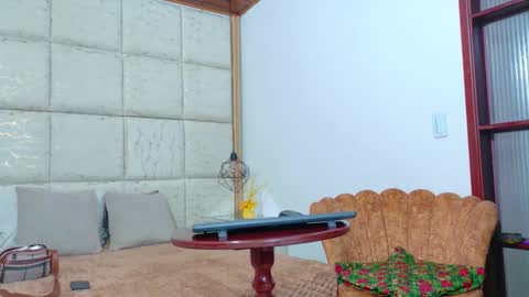 Snapshot of vikitomson chatting on 09/16/25, 12:50 vikiTomson online show from 09/16/25, 12:50