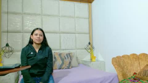 Snapshot of vikitomson chatting on 11/17/25, 01:28 vikiTomson online show from 11/17/25, 01:28