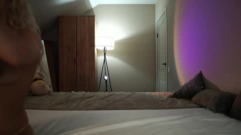 VIKKI online show from 10/13/25, 10:48