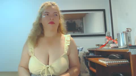 Snapshot of vikktoriaaa chatting on 02/01/25, 05:18 VIKKKTORIAAA online show from 02/01/25, 05:18