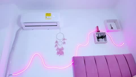 victoria online show from 11/25/25, 03:12