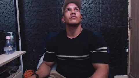 Viktor Herrera online show from 10/05/25, 06:12