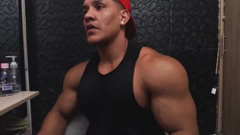 Viktor Herrera online show from 10/10/25, 05:01