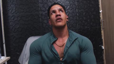 Viktor Herrera online show from 10/16/25, 03:29