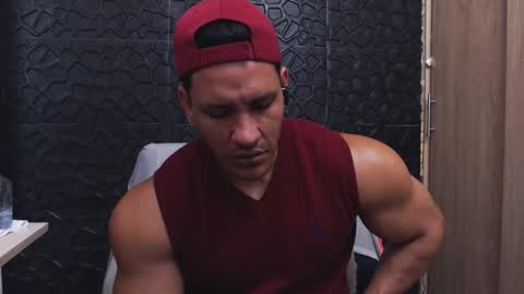 Viktor Herrera online show from 10/17/25, 04:09