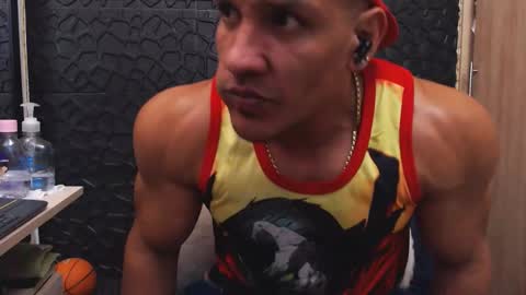 Viktor Herrera online show from 10/23/25, 05:12