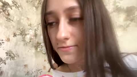 Snapshot of viktoria9898 chatting on 02/19/25, 10:12 Sweett online show from 02/19/25, 10:12