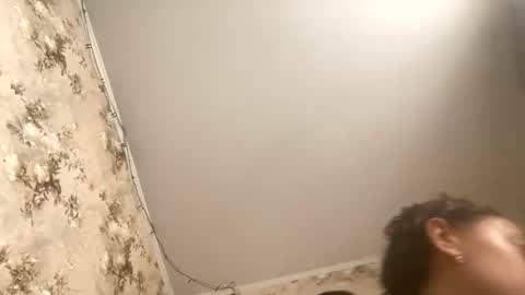 Snapshot of viktoria9898 chatting on 10/15/25, 11:21 Sweett online show from 10/15/25, 11:21