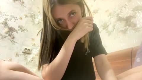 Snapshot of viktoria9898 chatting on 07/19/26, 02:48 Sweett online show from 07/19/26, 02:48