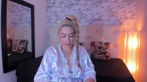 Snapshot of viktoria_davis_ chatting on 01/14/25, 08:37 Viktoria online show from 01/14/25, 08:37