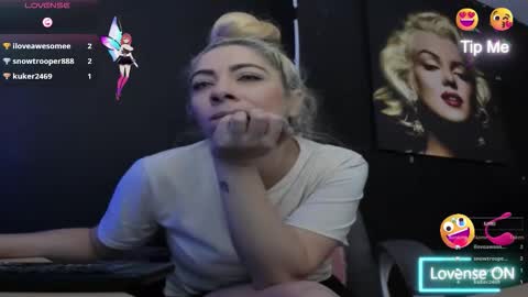 Snapshot of viktoria_davis_ chatting on 11/01/25, 01:18 Viktoria online show from 11/01/25, 01:18