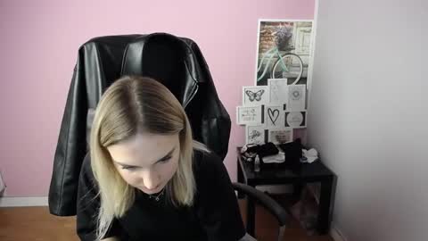 viktoria_lovely online show from 10/22/25, 09:31