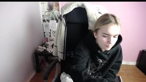 viktoria_lovely online show from 12/23/25, 06:55