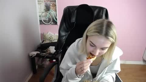 viktoria_lovely online show from 04/17/26, 07:00