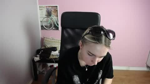 viktoria_lovely online show from 05/05/26, 06:21