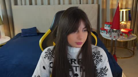 Snapshot of viktoria_storm chatting on 01/07/25, 04:05 Alisa online show from 01/07/25, 04:05