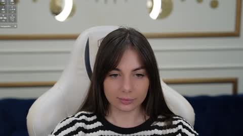 Snapshot of viktoria_storm chatting on 01/25/25, 12:06 Alisa online show from 01/25/25, 12:06