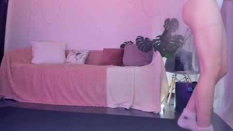 Snapshot of viktoria_sullivans chatting on 12/20/24, 10:05 Vikky online show from 12/20/24, 10:05