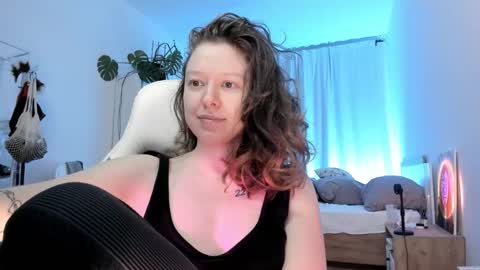 Vikky online show from 11/25/25, 06:57