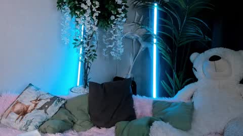 Snapshot of villy_billy chatting on 12/05/24, 08:00 Hey sweetyIam Ariel 3 Ready to play with you online show from 12/05/24, 08:00