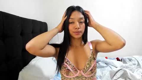 Snapshot of vinaly_y chatting on 09/24/25, 05:11 Vinaly online show from 09/24/25, 05:11