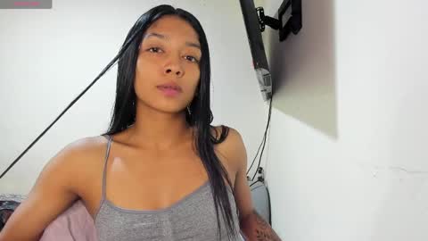 Snapshot of vinaly_y chatting on 05/06/26, 06:13 Vinaly online show from 05/06/26, 06:13