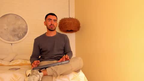 VINCE online show from 12/01/25, 05:01