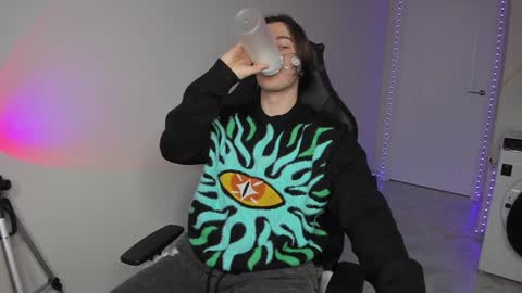 Vincent Strong online show from 12/22/24, 08:05