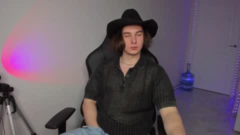 Vincent Strong online show from 01/05/25, 03:13