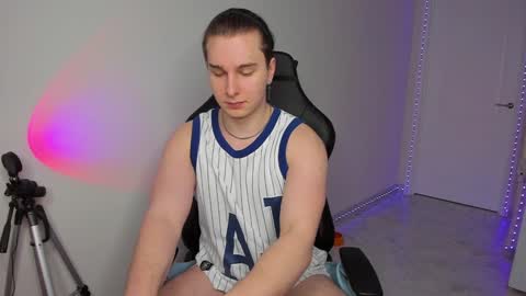 Vincent Strong online show from 02/07/25, 04:03