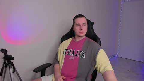 Vincent Strong online show from 02/14/25, 02:54