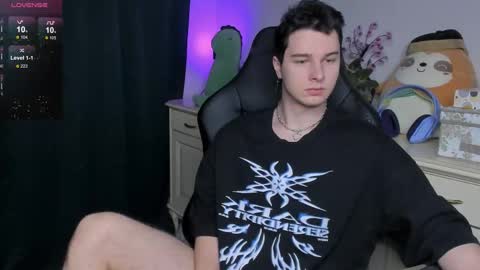 Vincent Strong online show from 12/21/25, 01:35