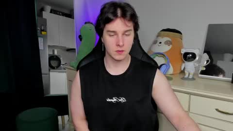 Vincent Strong online show from 04/25/26, 01:14