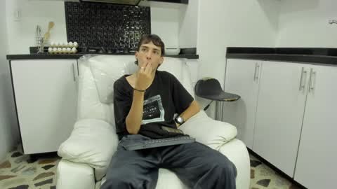 Snapshot of vincenthunter chatting on 12/08/24, 12:07 Vincent online show from 12/08/24, 12:07