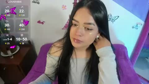 Snapshot of vio_let_ chatting on 06/12/26, 05:39 Daniela online show from 06/12/26, 05:39