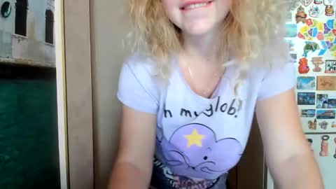 Snapshot of viodetta chatting on 09/27/25, 10:31 viodetta online show from 09/27/25, 10:31