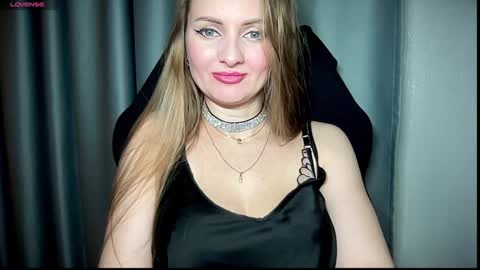Snapshot of viola_1 chatting on 01/05/25, 05:30 Funny girl online show from 01/05/25, 05:30