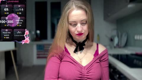 Snapshot of viola_1 chatting on 01/16/25, 11:06 Funny girl online show from 01/16/25, 11:06