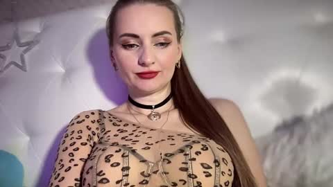 Snapshot of viola_1 chatting on 01/25/25, 04:57 Funny girl online show from 01/25/25, 04:57