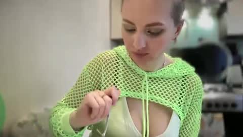 Snapshot of viola_1 chatting on 02/16/25, 05:04 Funny girl online show from 02/16/25, 05:04