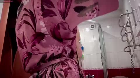 Snapshot of viola_1 chatting on 02/17/25, 06:53 Funny girl online show from 02/17/25, 06:53