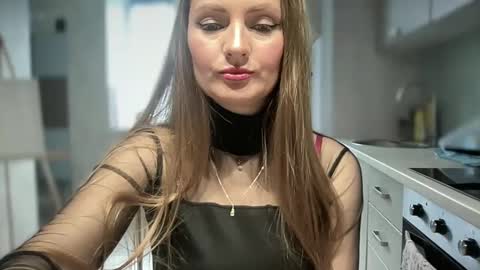 Snapshot of viola_1 chatting on 03/05/25, 10:44 Funny girl online show from 03/05/25, 10:44